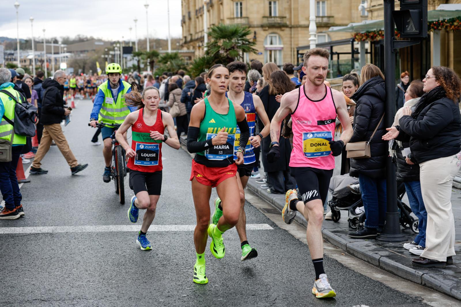 Los 42 kilómetros de la Zurich Maratón, en imágenes