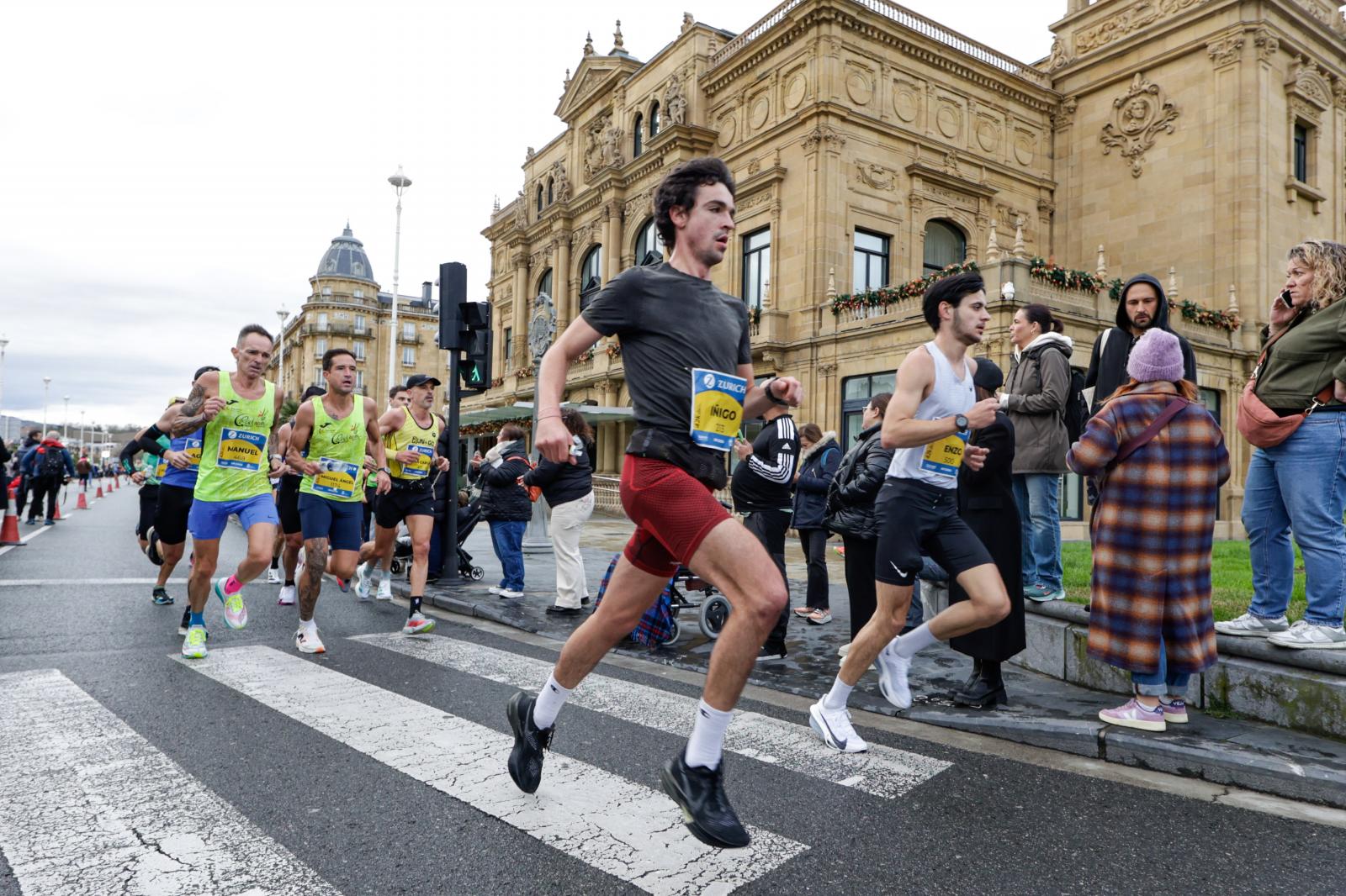 Los 42 kilómetros de la Zurich Maratón, en imágenes