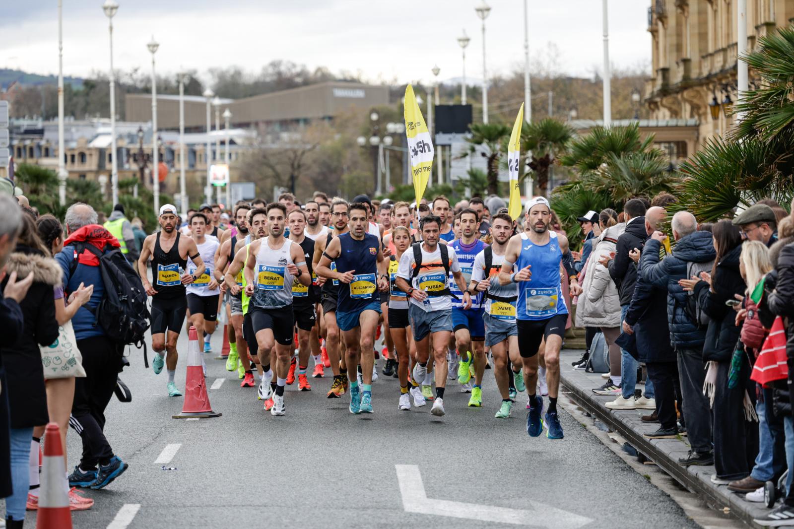 Los 42 kilómetros de la Zurich Maratón, en imágenes