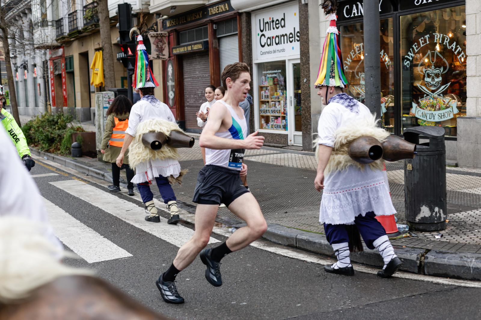 Los 42 kilómetros de la Zurich Maratón, en imágenes