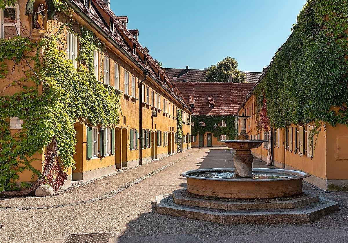 Complejo de viviendas sociales de Fuggerei en Augsburgo.
