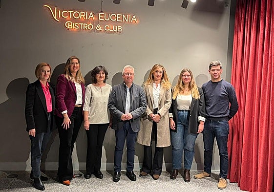 Representantes institucionales presentes en el acto.