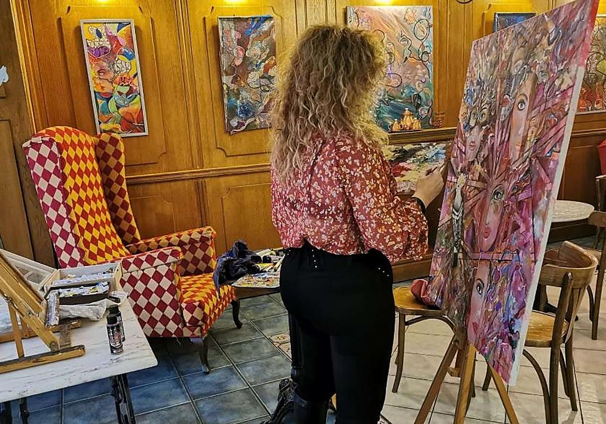 Marijo Lojoren pinturekin osatutako 'Oihartzunean bizi direnak' erakusketa, urtarrila arte