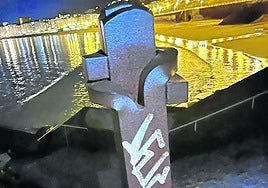 Denuncia Jesús D. R.: «El patrimonio de la ciudad es propiedad de todos, donostiarras y foráneos, y el Ayuntamiento como depositario debe velar por él. La falta de control con las pintadas que proliferan en demasiados lugares de nuestra ciudad y en este caso concreto la falta de mantenimiento, no es admisible».