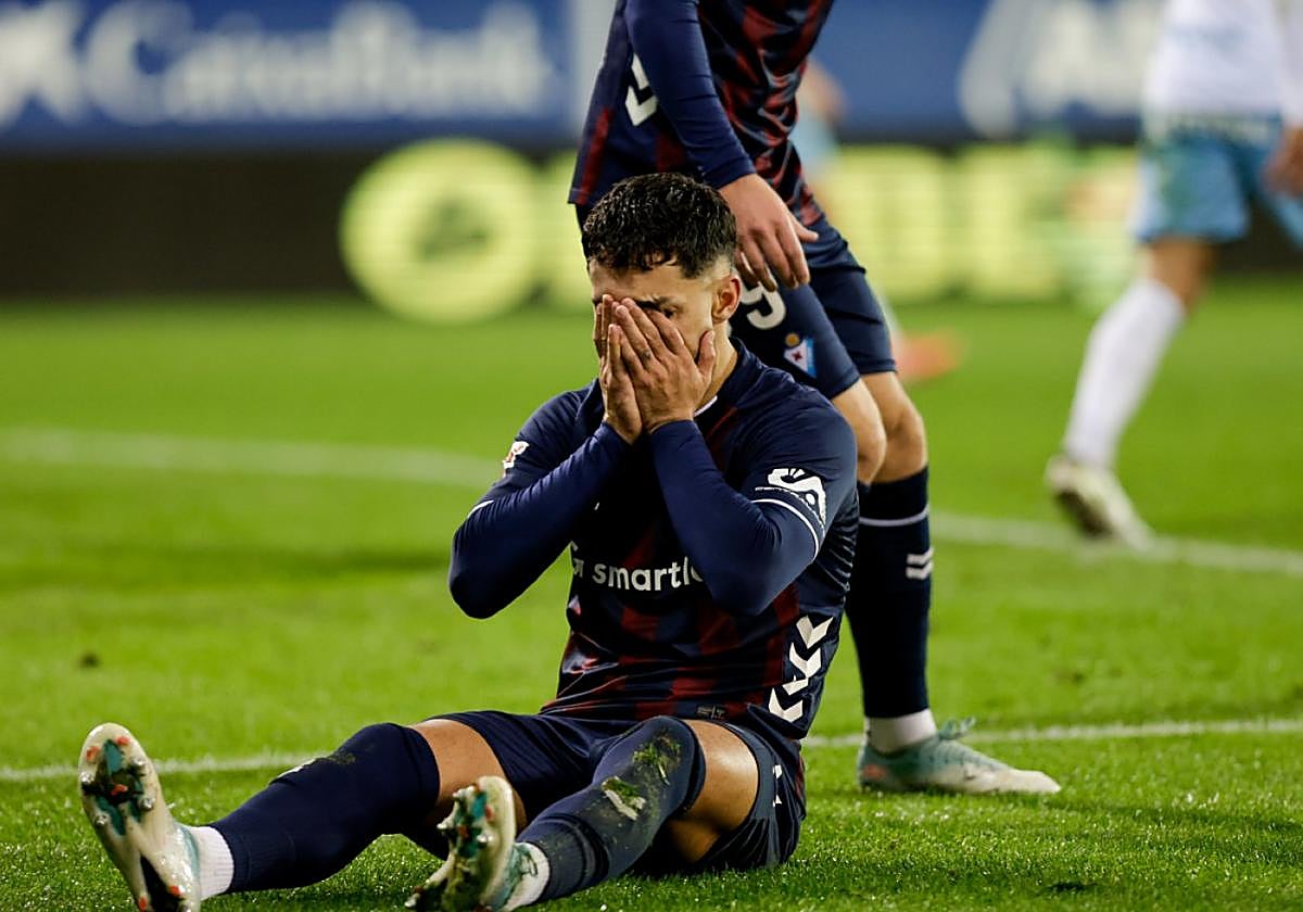 Tras nueve jornadas consecutivas puntuando en casa, el Eibar sucumbió ante el colista.