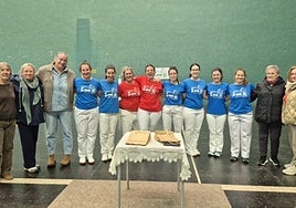 En el frontón Jostaldi se celebró un nuevo encuentro 'Bixi bixi'.