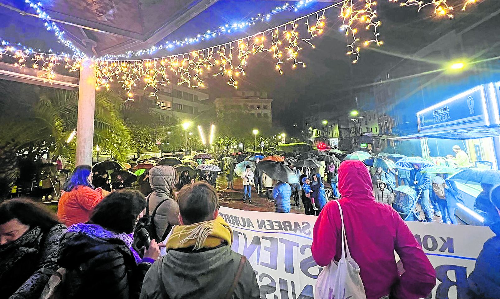 Participantes de los actos realizados este martes por la tarde, en Ezkio-Itsaso.