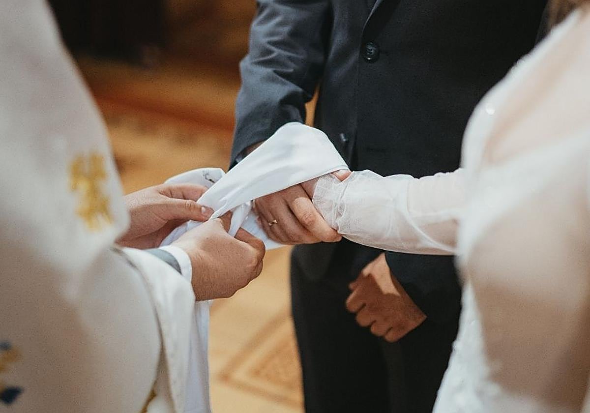 Oculta durante 16 años su matrimonio para cobrar 311.000 euros de pensión de viudedad: «La boda fue un paripé»