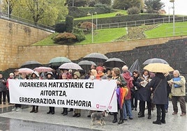 Eibar teje su rechazo 		a la violencia machista
