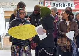 La cadena humana finalizó con un acto en la Plaza Mayor.