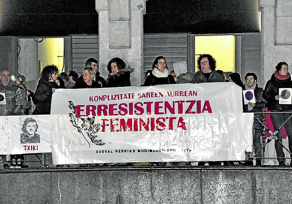 Elkarretaratzea emakumeen aurkako indarkeria salatzeko