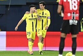 Moleiro y Gerard Moreno, durante el encuentro ante el Mallorca