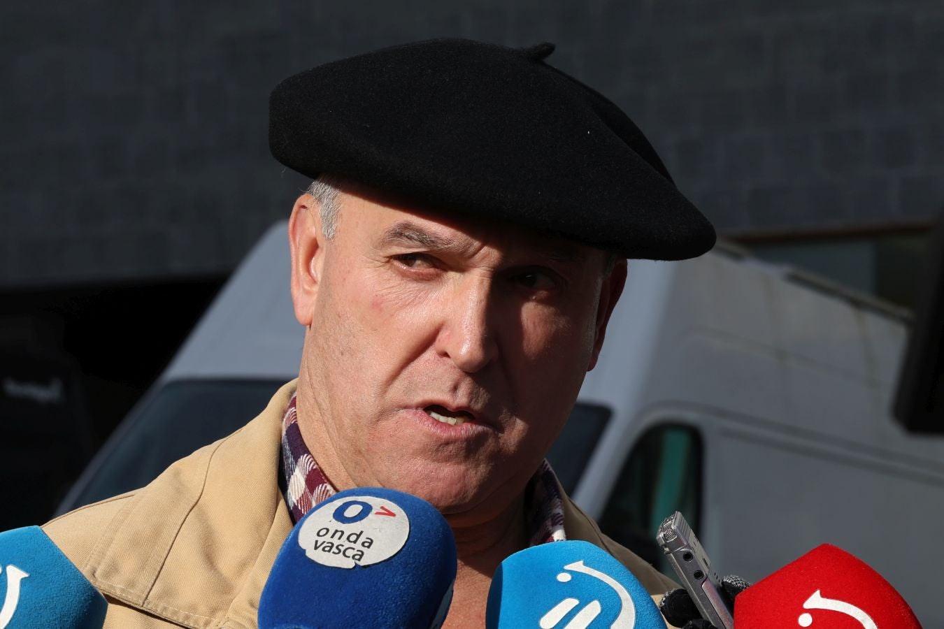 El homenaje a Zabalza en el cuartel de Intxaurrondo, en imágenes