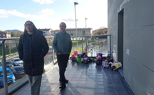 La consejera Begoña Pedrosa durante su viita a la escuela de Aia.