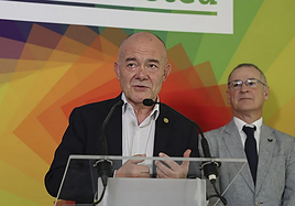 El consejero Pérez Iglesias en una comparecencia con el rector de la EHU Joxerramon Bengoetxea en segundo plano