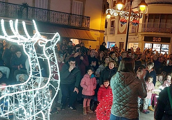 El acto del encendido navideño se celebrará este viernes, con invitación a la ciudadanía a participar.