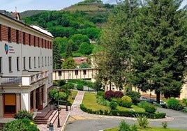 Exterior del complejo de Benito Menni en Elizondo.