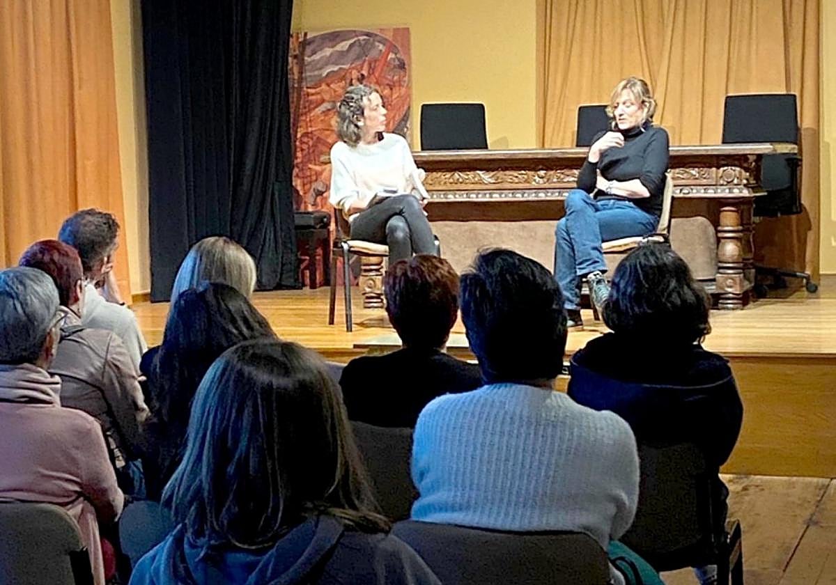 Karmele Jaiorekin solasaldia, pasa den ikasturtean.