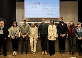 Participantes en la mesa redonda sobre turismo que se celebró en kultur etxea.