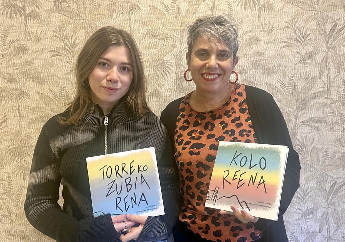 Lukene e Izar, madre e hija, con los dos nuevos cuentos que han alumbrado juntas y presentan este viernes.