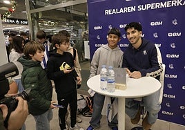 La afición arropa a Soler, MVP de octubre