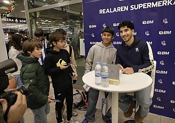 La afición arropa a Soler, MVP de octubre