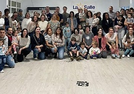 Encuentro inicial, con representantes municipales, responsables de los centros y las familias participantes, del programa Familia Laguna.