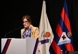 La presidenta de la SD Eibar, Amaia Gorostiza, durante su intervención en la Junta General.