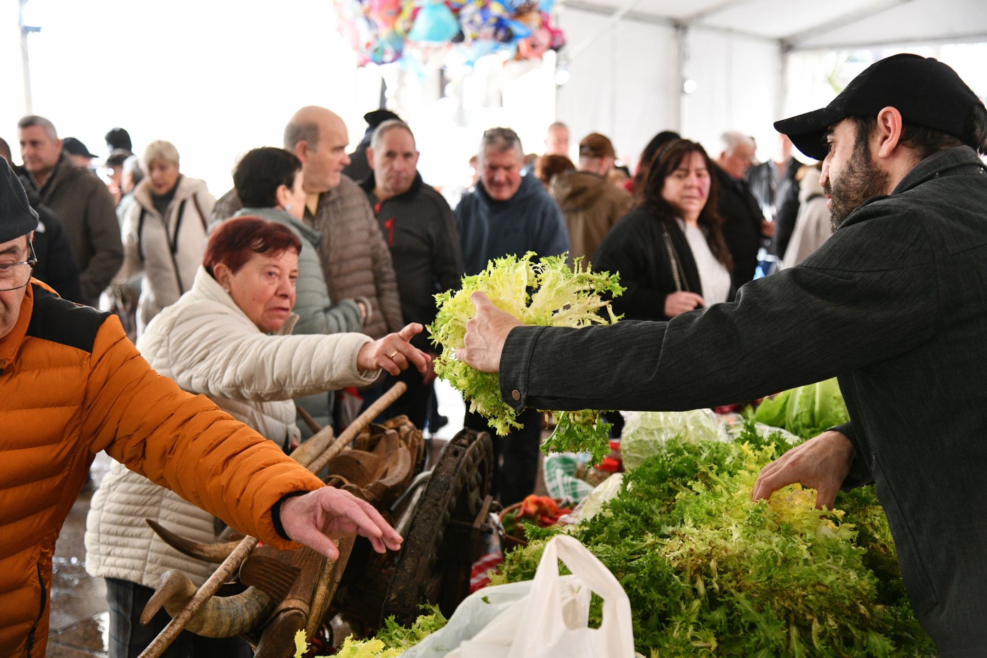 Animada feria agrícola de San Andrés en Eibar