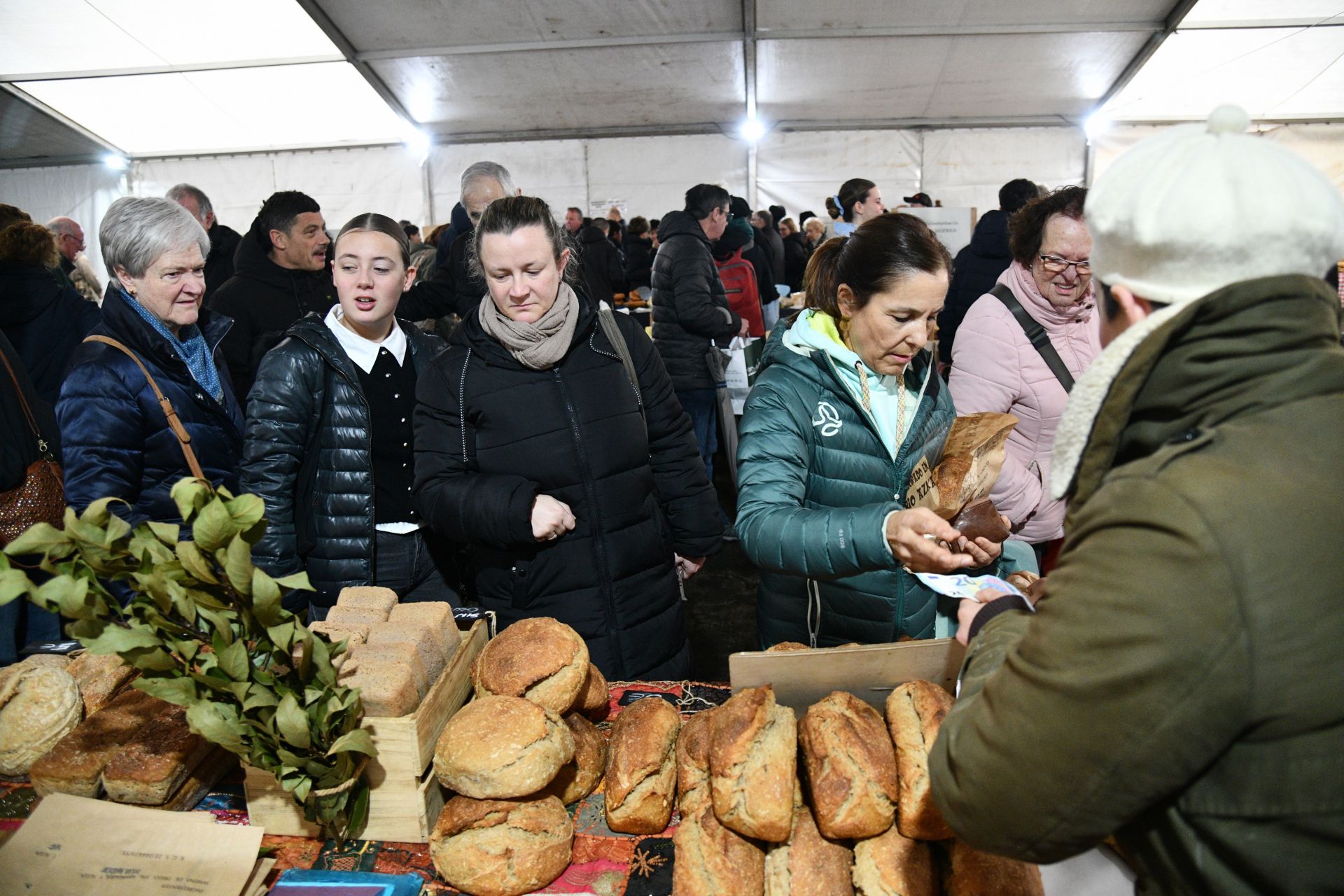 Animada feria agrícola de San Andrés en Eibar