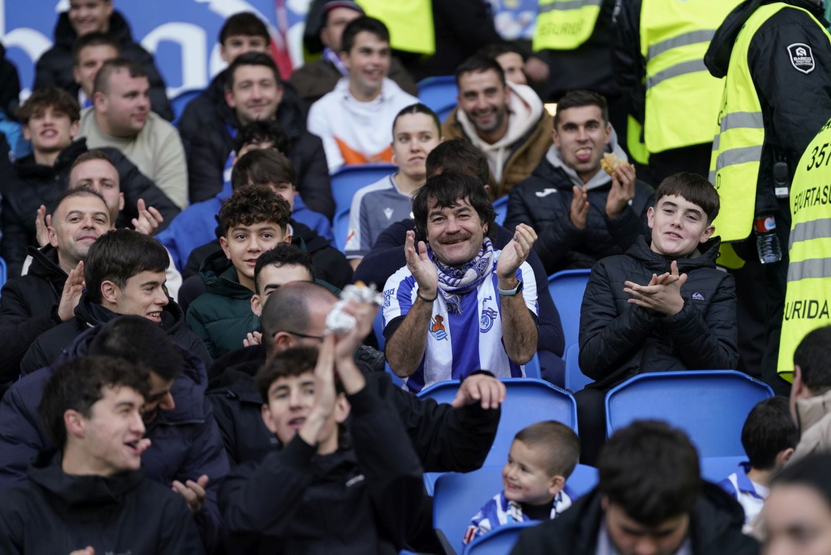 Búscate en las gradas de Anoeta