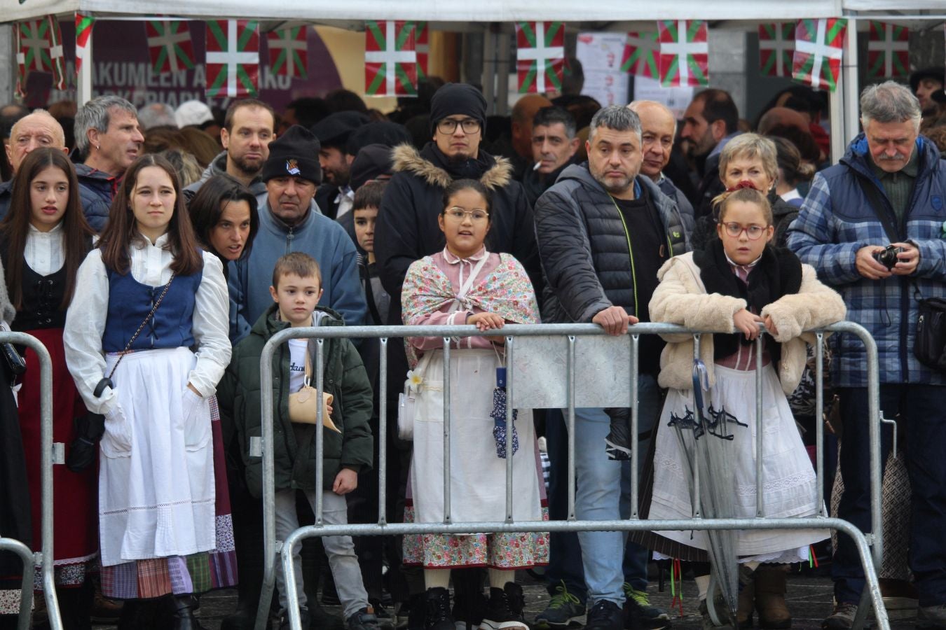 Bizi irudietan Azkoitiko San Andres jaia