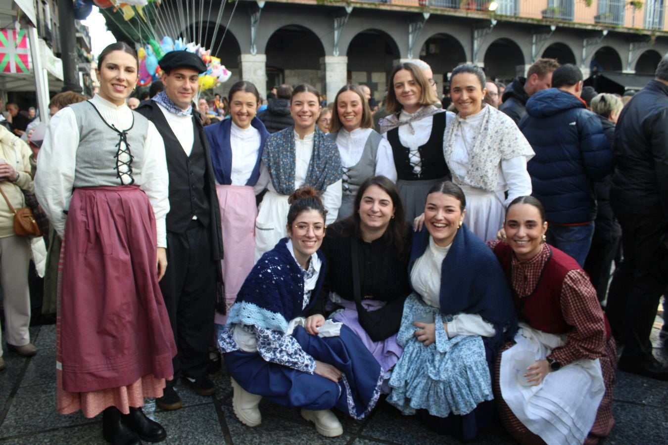 Bizi irudietan Azkoitiko San Andres jaia