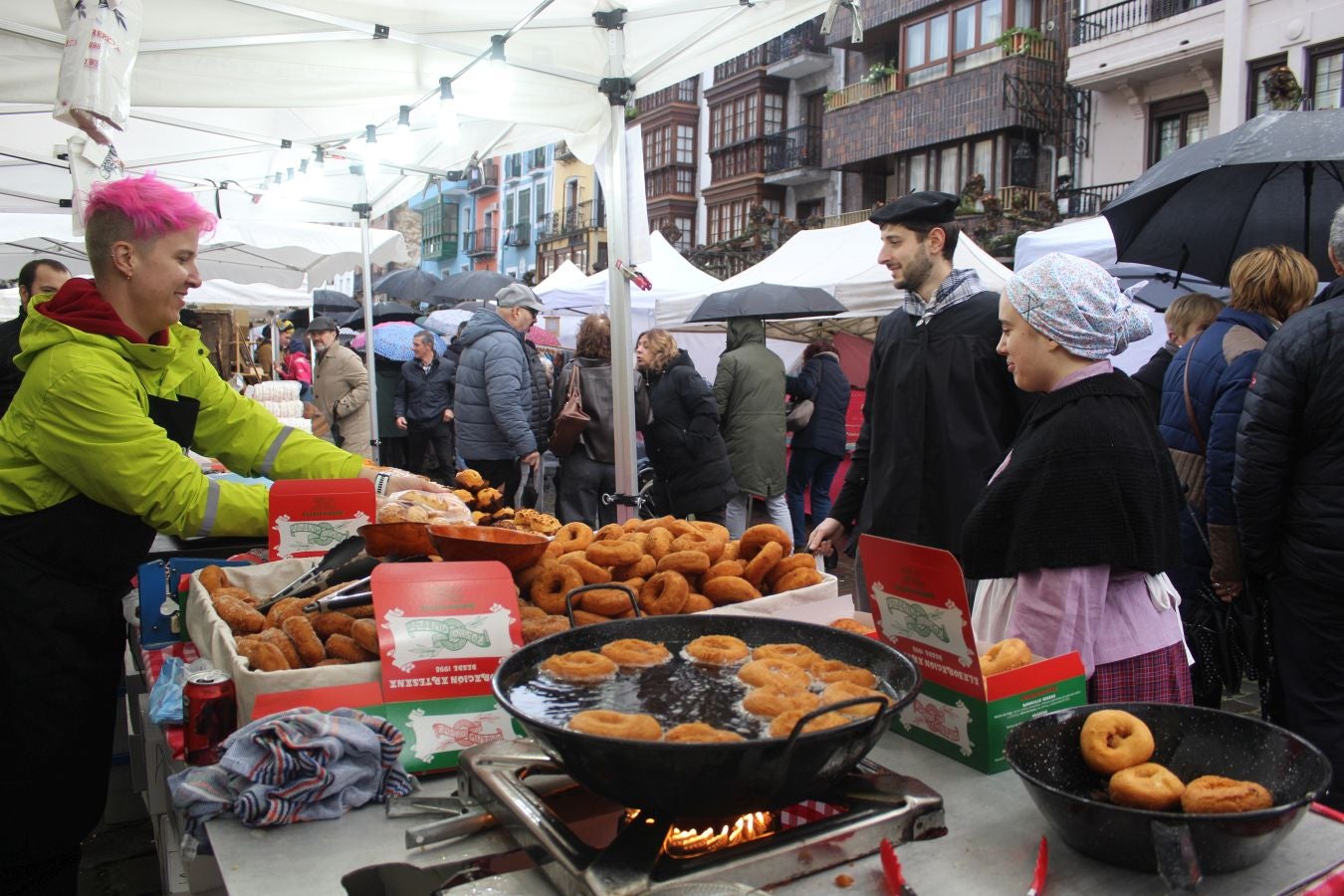 Bizi irudietan Azkoitiko San Andres jaia
