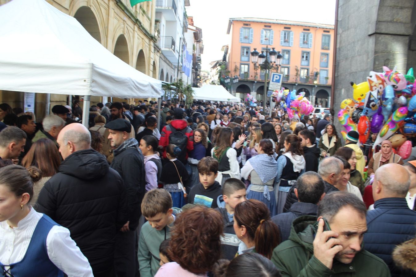 Bizi irudietan Azkoitiko San Andres jaia