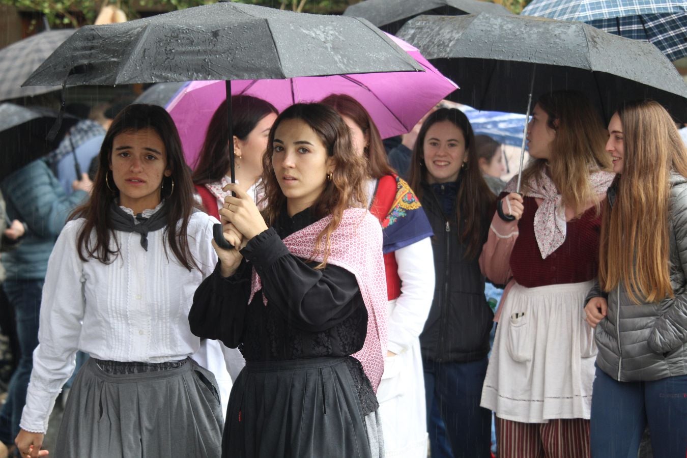 Bizi irudietan Azkoitiko San Andres jaia