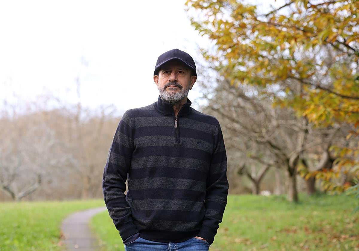 Joseba Errekalde, cofundador de la asociación Harri Beltza, en Oiartzun.