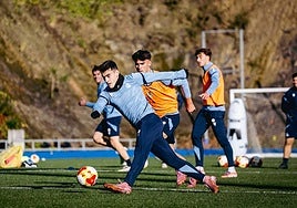 Barrene es perseguido por Carrera en el entrenamiento del lunes