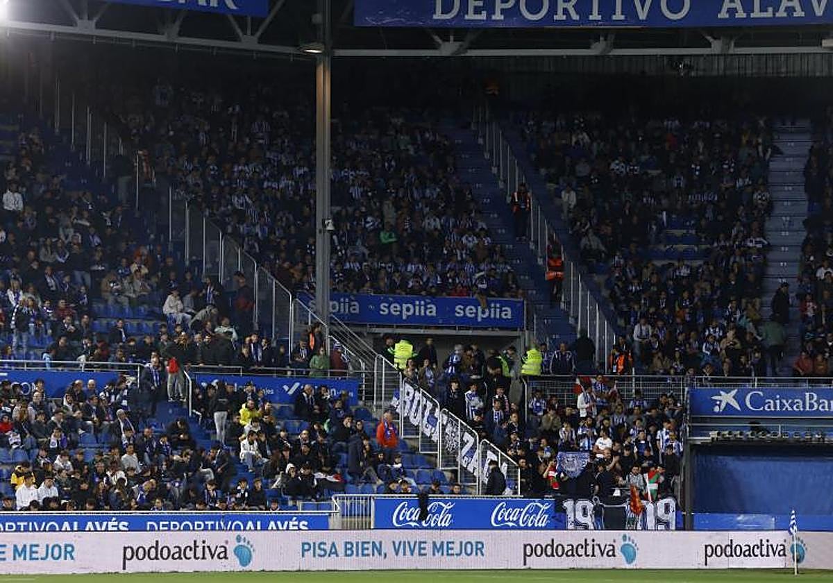 Aficionados de la Real en Mendizorrotza