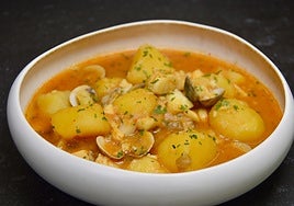Receta de patatas con bacalao y chirlas