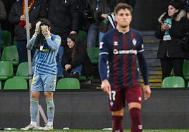El Eibar se marchó de El Sardinero con un saco de goles y en puestos de descenso antes de la segunda eliminatoria de la Copa del Rey.