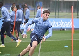 Luken Beitia en el entrenamiento de este martes en Zubieta