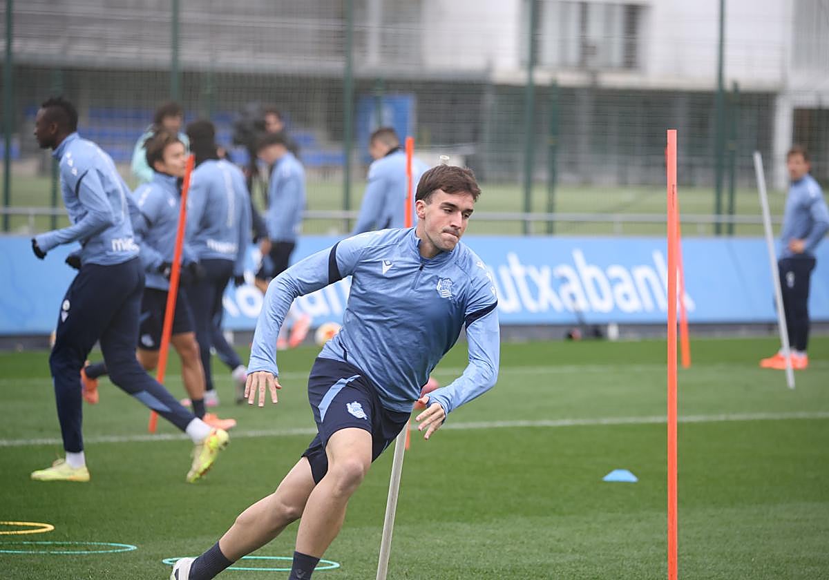 Luken Beitia en el entrenamiento de este martes en Zubieta