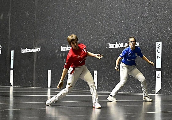 Goiuri Zabaleta y Leyre Oskoz, en su duelo del cuatro y medio en el Madalensoro.