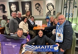 Miembros de Maite Taldea y la Fundación Síndrome de Dravet, durante el acto.