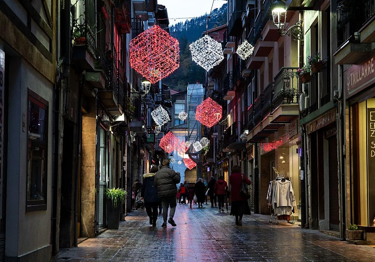La céntrica calle San Bartolomé, iluminada con motivo de una Navidad anterior.