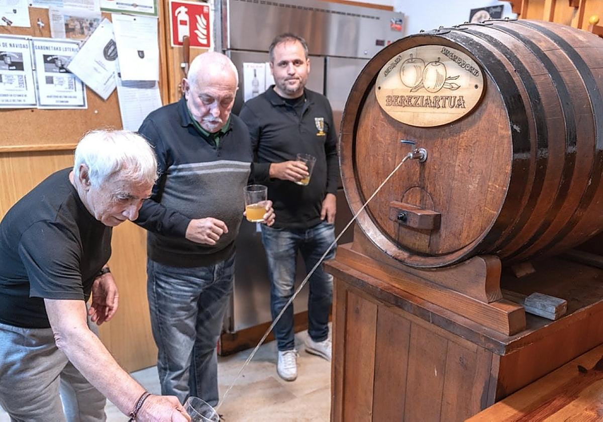 Buen ambiente en el Barrikote de la Lasartearra