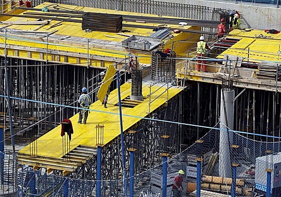 La construcción es el sector que mejor comportamiento presenta en el tercer trimestre del año, con un crecimiento del 5%.
