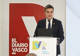 El consejero de Industria, Transición Energética y Sostenibilidad del Gobierno Vasco, Mikel Jauregi, durante el foro 'Gipuzkoa Al Día' organizado por El Diario Vasco en colaboración con Telefónica.