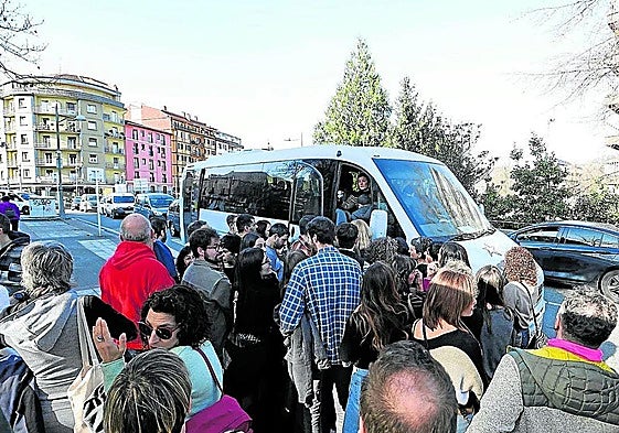 Los autobuses que aparquen en Hernani en la temporada del txotx tendrán que pagar